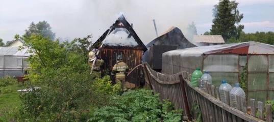 Соседи пытались оградиться: в тюменском СНТ сгорело несколько домов