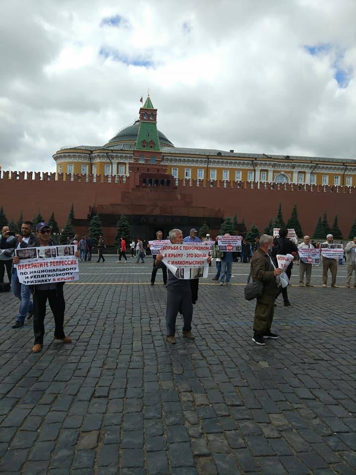 В Москве задержали десяток крымских татар (фото)