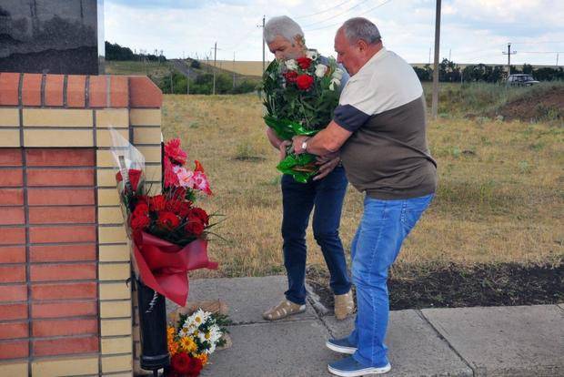 В ЛНР почтили память земляков, погибших от рук боевиков ВСУ летом 2014 года