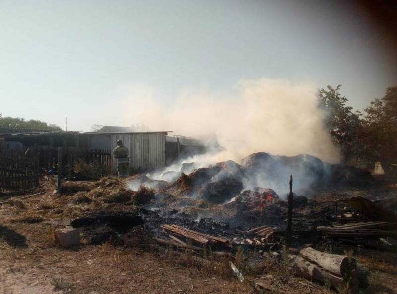 В Астраханской области горели квартира, автомобиль и брошенные здания
