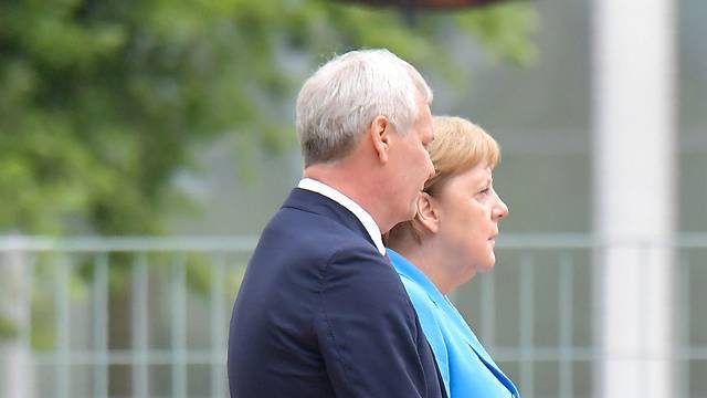 Ангелу Меркель в третий раз охватил приступ дрожи на публике