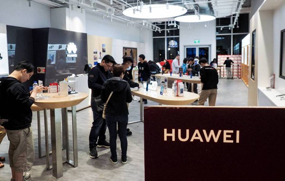 США смягчили ограничения на торговлю с Huawei