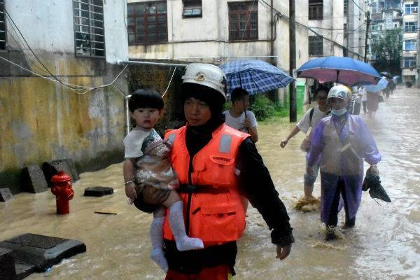 Китай переживает сильнейшие за 20 лет наводнения