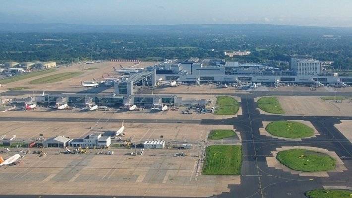 Аэропорт Гатвик в Лондоне приостановил рейсы из-за технического сбоя