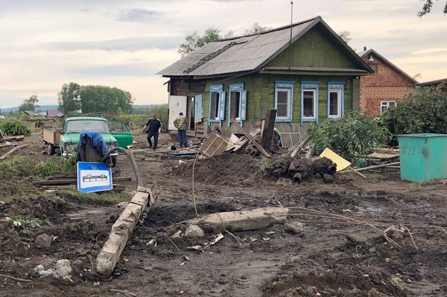 Десять человек числятся пропавшими без вести в результате паводка в Иркутской области
