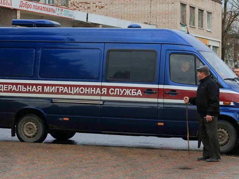 Уралец прописал 3,5 тыс. мигрантов в автосервисе и бане