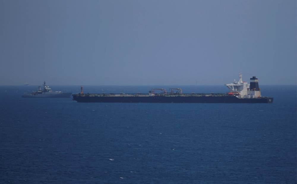Иранские вооруженные катера пытались остановить британский танкер