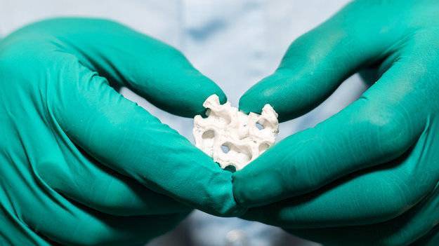 Учёные создали устройство, печатающее человеческую кожу и кости