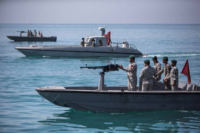 CNN: иранские катера пытались остановить британский танкер