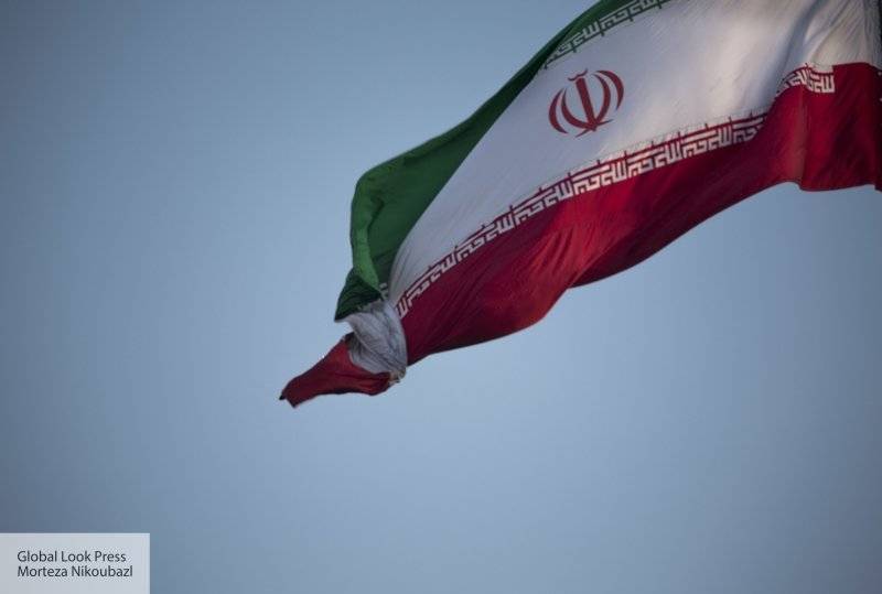 Иран отверг обвинения в попытке задержать британское судно