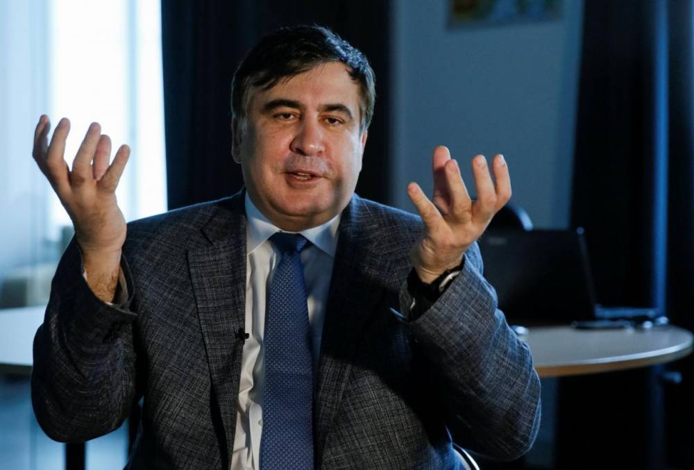 Саакашвили объяснил, почему избил женщину в суде. РЕН ТВ