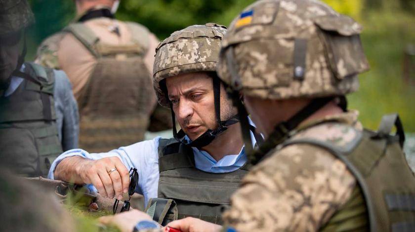 Разгневанный Зеленский приказал "жестко реагировать" на обстрелы в Донбассе