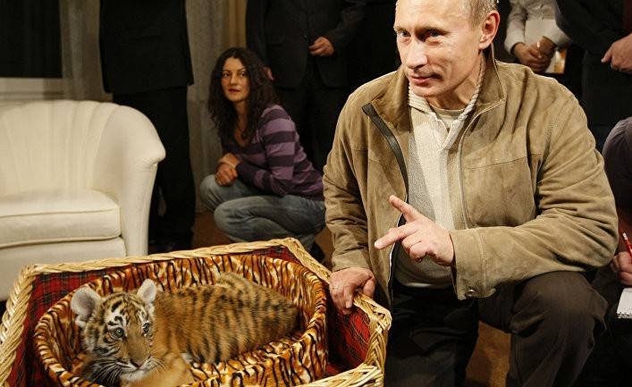 Medya Günlüğü: Путин лишен харизмы, зато не боится стукнуть кулаком по столу