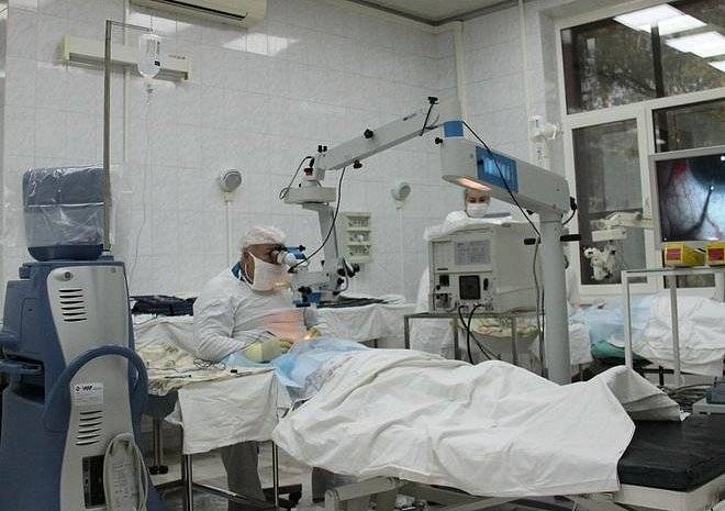 Рязанские врачи спасли зрение пациенту с деревянной щепкой в глазу