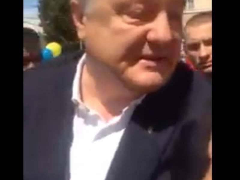 "Позор": Порошенко прогнали с митинга в Закарпатье