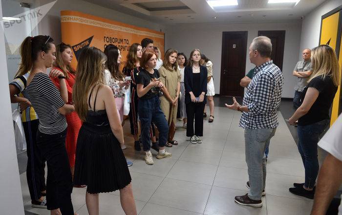 Три важных совета: студентам МГУ рассказали в Ереване, почему с прессой не хотят общаться