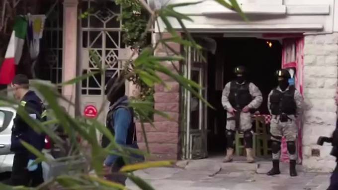 Видео: в Уругвае задержаны два гражданина России за помощь сбежавшему наркобарону