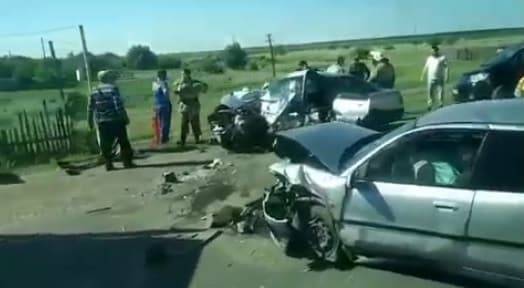 Один погиб и четверо пострадали в кошмарном ДТП близ Караганды (видео)