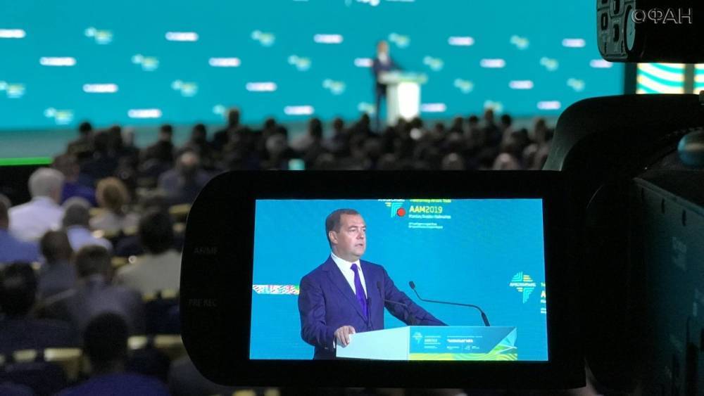 Эксперт оценил предложенные Медведевым варианты решения газового спора с Украиной