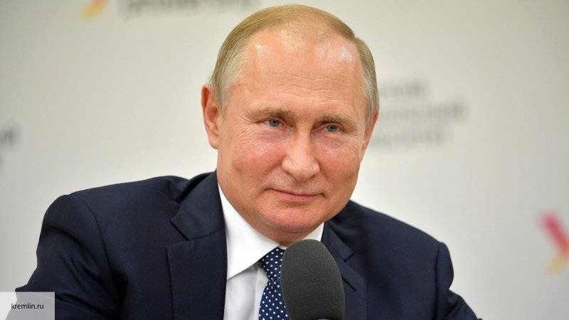 Песков назвал личное общение Путина с россиянами обычной практикой