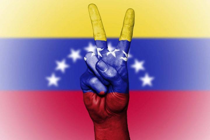 Венесуэльские власти заявили об успешности переговоров с оппозицией на Барбадосе - МК