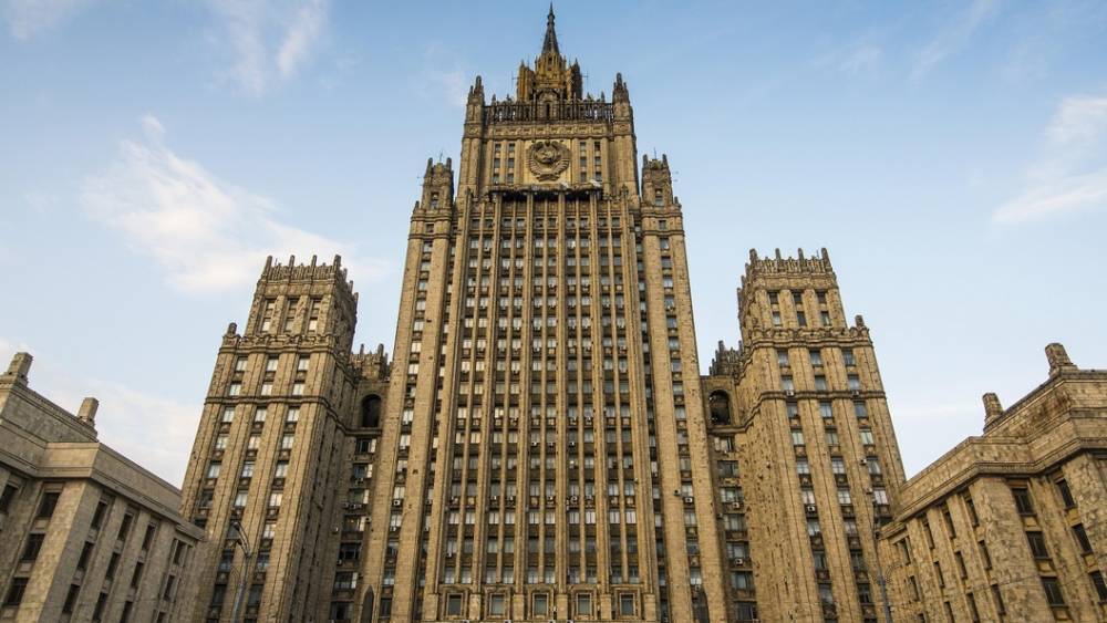 Ответ будет зеркальным: МИД России пригрозил наказать британские СМИ за недопуск RT и Sputnik