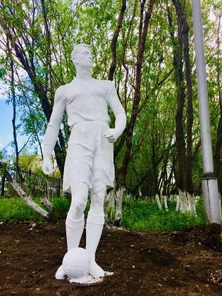 В Воркуте отреставрировали скульптуру советского футболиста