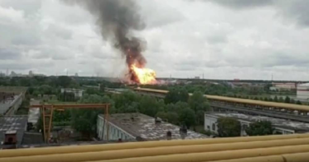 Для тушения сильнейшего пожара на ТЭЦ в Мытищах готовят авиацию и поезд.