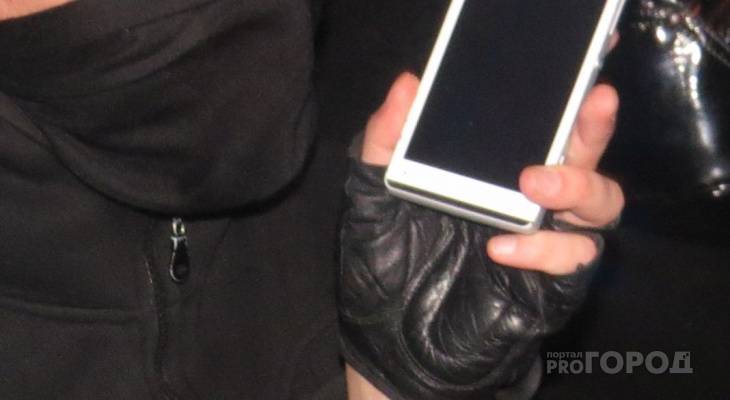 В Чебоксарах 17-летний парень вынес из магазина телефоны на полмиллиона рублей