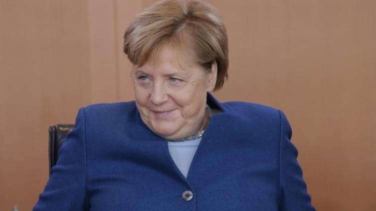 Меркель заявила журналистам, что следит за здоровьем