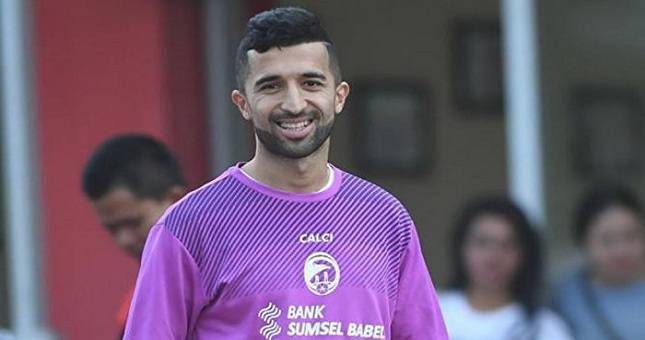 Манучехр Джалилов в чемпионате Индонезии забил свой первый гол