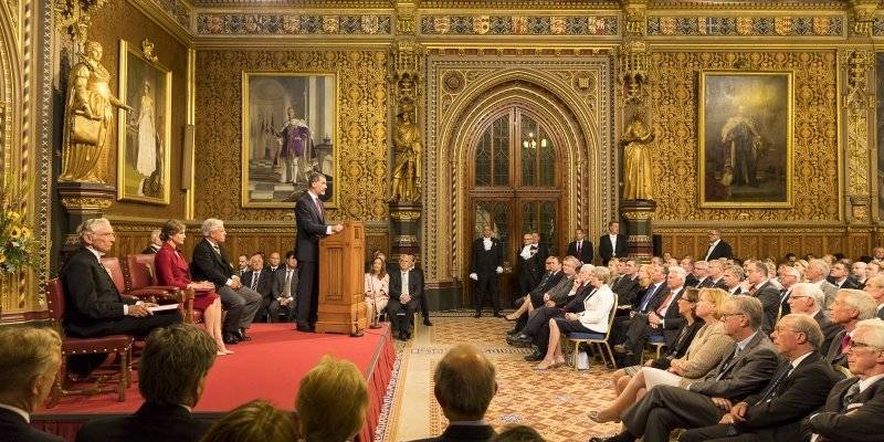 В парламенте Великобритании призвали к переговорам с «собратьями» из России