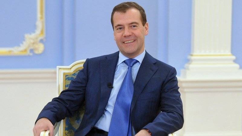 Медведев призвал сосредоточить финансы на медицине и безопасности