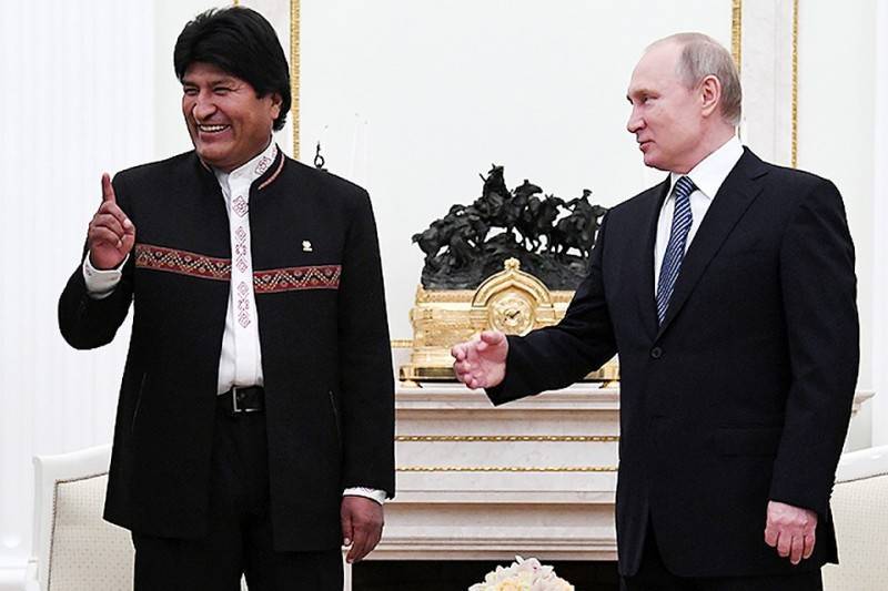"Настоящий индеец": Путин оценил внешний вид гостя из Боливии