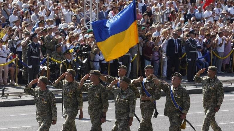 Украинский генерал заявил, что отмененный Зеленский военный парад состоится