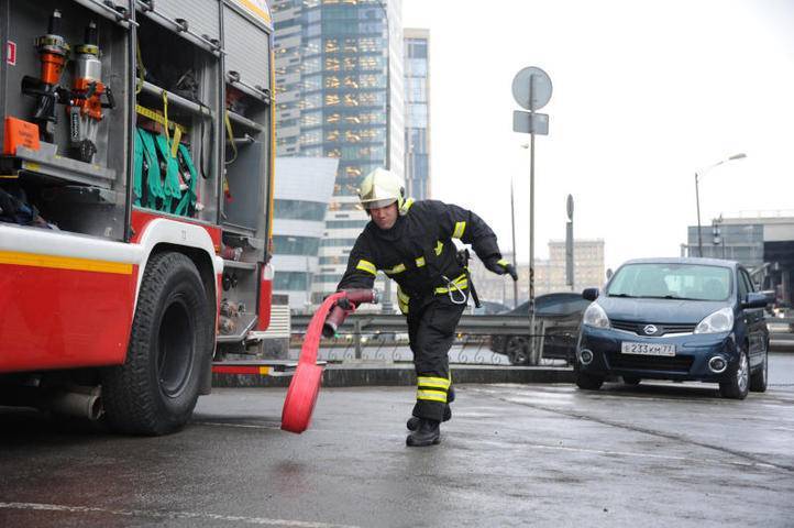 Два пожарных поезд привлекут к тушению крупного возгорания на ТЭЦ в Мытищах