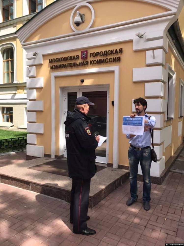 Депутаты в Москве потребовали зарегистрировать кандидатов от оппозиции