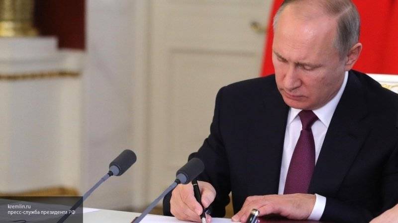 Путин принял отставку главы Севастополя и назначил врио губернатора
