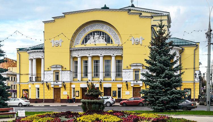 Новый театральный скандал: в старейшем драмтеатре России после конфликта назначили «секретного» худрука