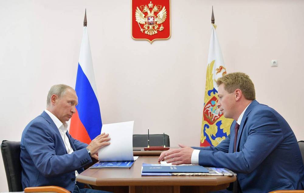 Путин принял отставку губернатора Севастополя Овсянникова. Врио стал Развожаев