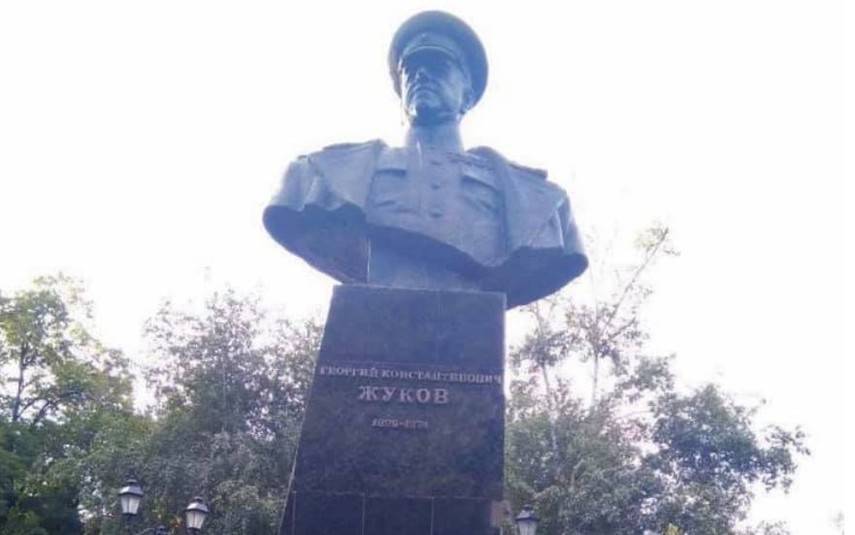 В Харькове восстановили скандальный памятник Жукову