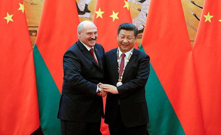 Лукашенко исключает объединение с РФ и берет сотни миллионов у китайцев