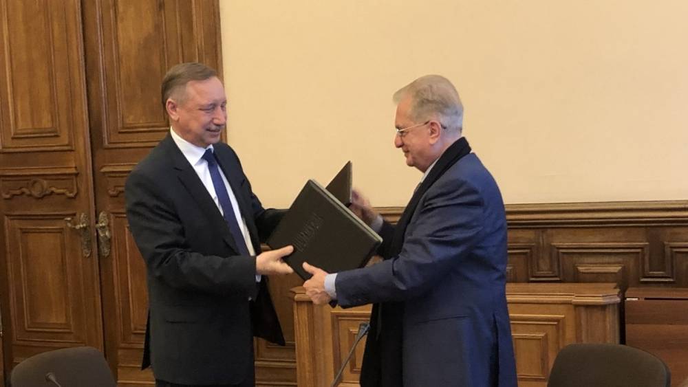 Беглов и директор Эрмитажа подписали меморандум о стратегии развития музеев