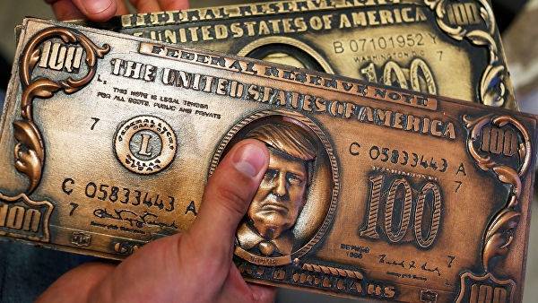 Трамп поручил чиновникам подготовить девальвацию доллара