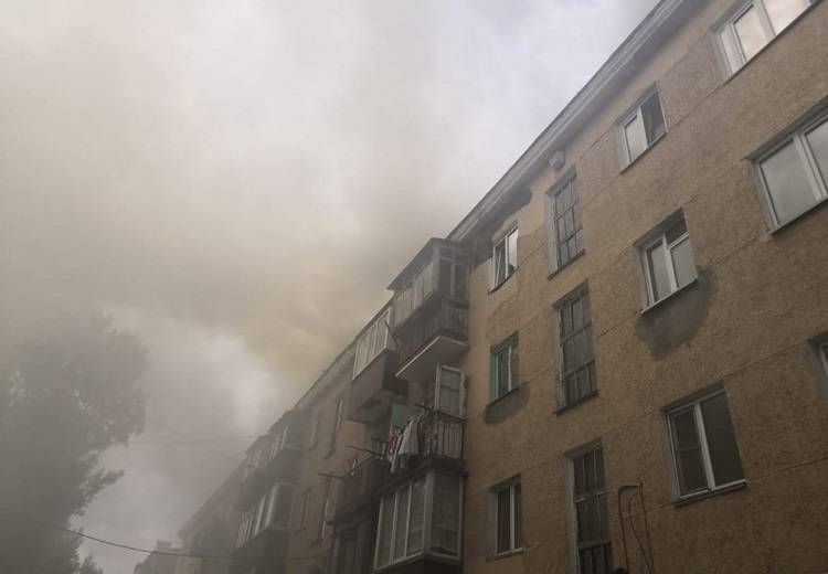 Пожар произошел в жилом доме в Южно-Сахалинске. РЕН ТВ