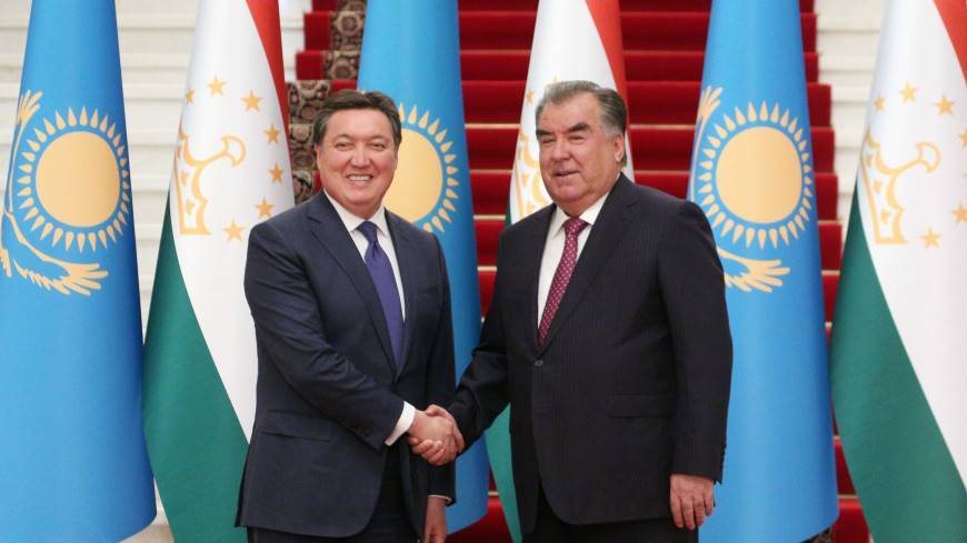 Рахмон: Таджикистан готов предложить инвесторам Казахстана перспективные проекты
