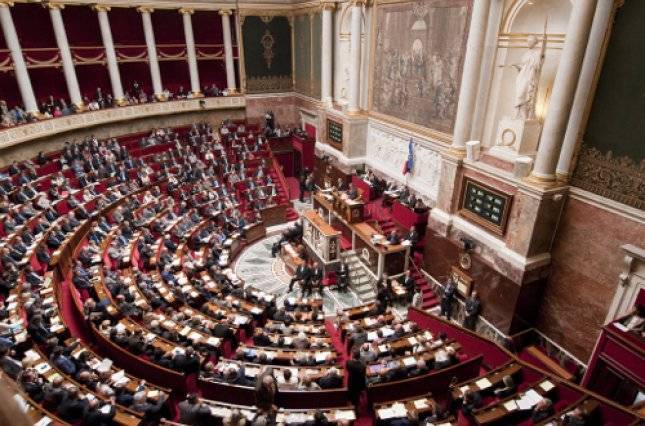 Французских парламентариев подозревают в злоупотреблении государственными средствами
