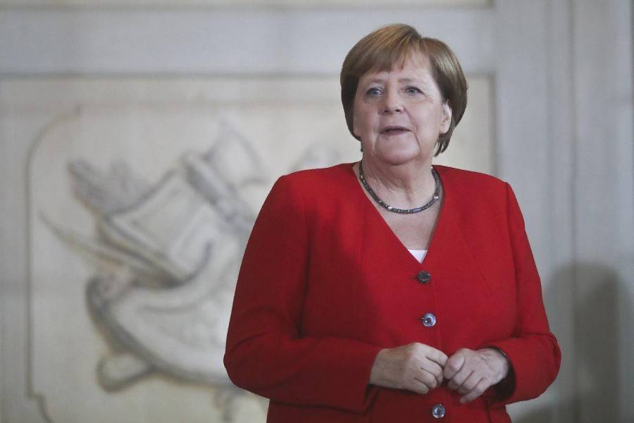 Меркель снова испытала на публике приступ дрожи