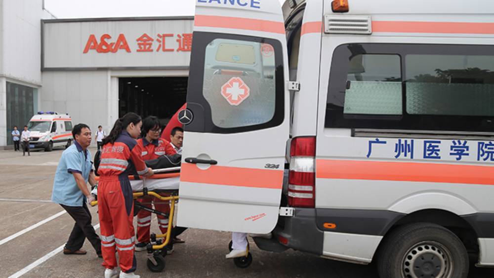 В Китае погибли восемь пассажиров пассажирского автобуса, попавшего под страшный камнепад - СМИ