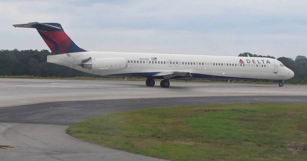 Видео: у&nbsp;самолёта Delta Air прямо в&nbsp;воздухе разрушился двигатель